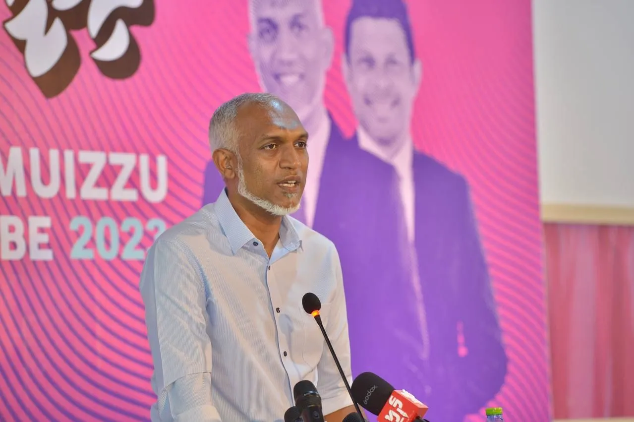 އިސްލާމް މާއްދާ އިނގިރޭސި ކުރުމަކީ ގައުމިއްޔަތު ގެއްލުވައިލާން ކުރާ މަސައްކަތުގެ ފެށުން: މުޢިއްޒު