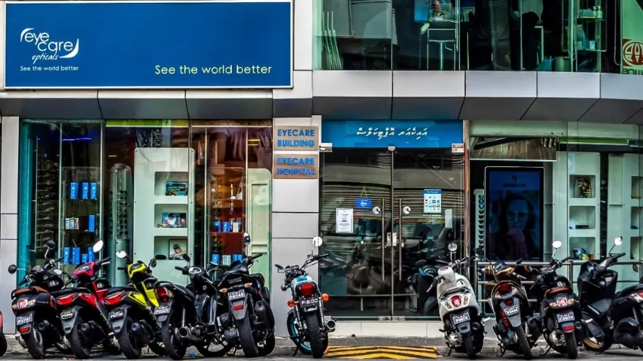 އައިކެއާ އޮޕްޓިކަލްސް