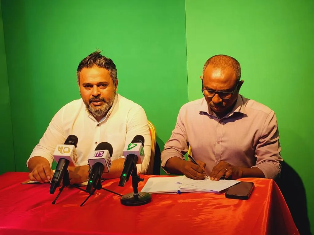 ޑިމޮކްރެޓްސް އާއި އެކީ މަސައްކަތް ކުރުމަށް ރައީސް ޔާމީން ވަރަށް ރަނގަޅަށް އެބަ އިރުޝާދު ދެއްވާ: ޕީޕީއެމް