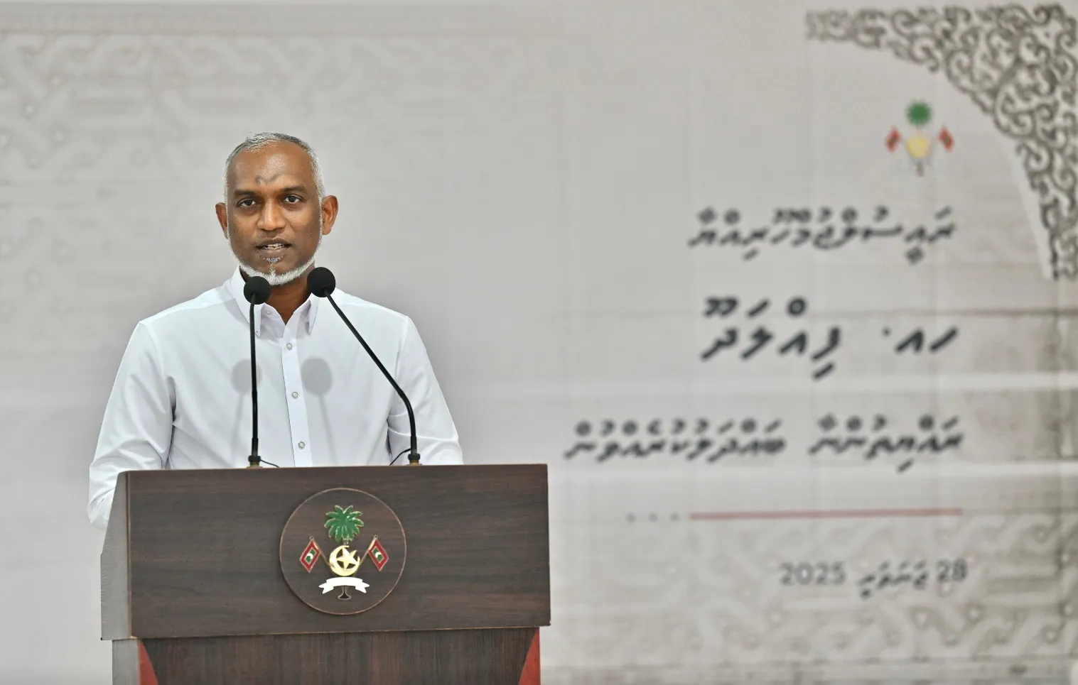 ރައީސް ޑރ.މުއިއްޒު ފިއްލަދޫ ރައްޔިތުންނާ ބައްދަލުކުރައްވައި ވާހަކަދައްކަވަނީ... ފޮޓޯ: ރައީސް އޮފީސް