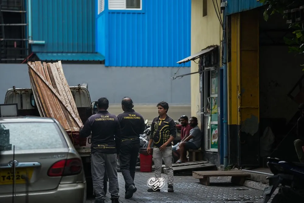 ބިދޭސީ މަސައްކަތްތެރިން މަސައްކަތް ކުރުމުގެ ތެރެއިން؛ ފޮޓޯ / ވޮއިސް
