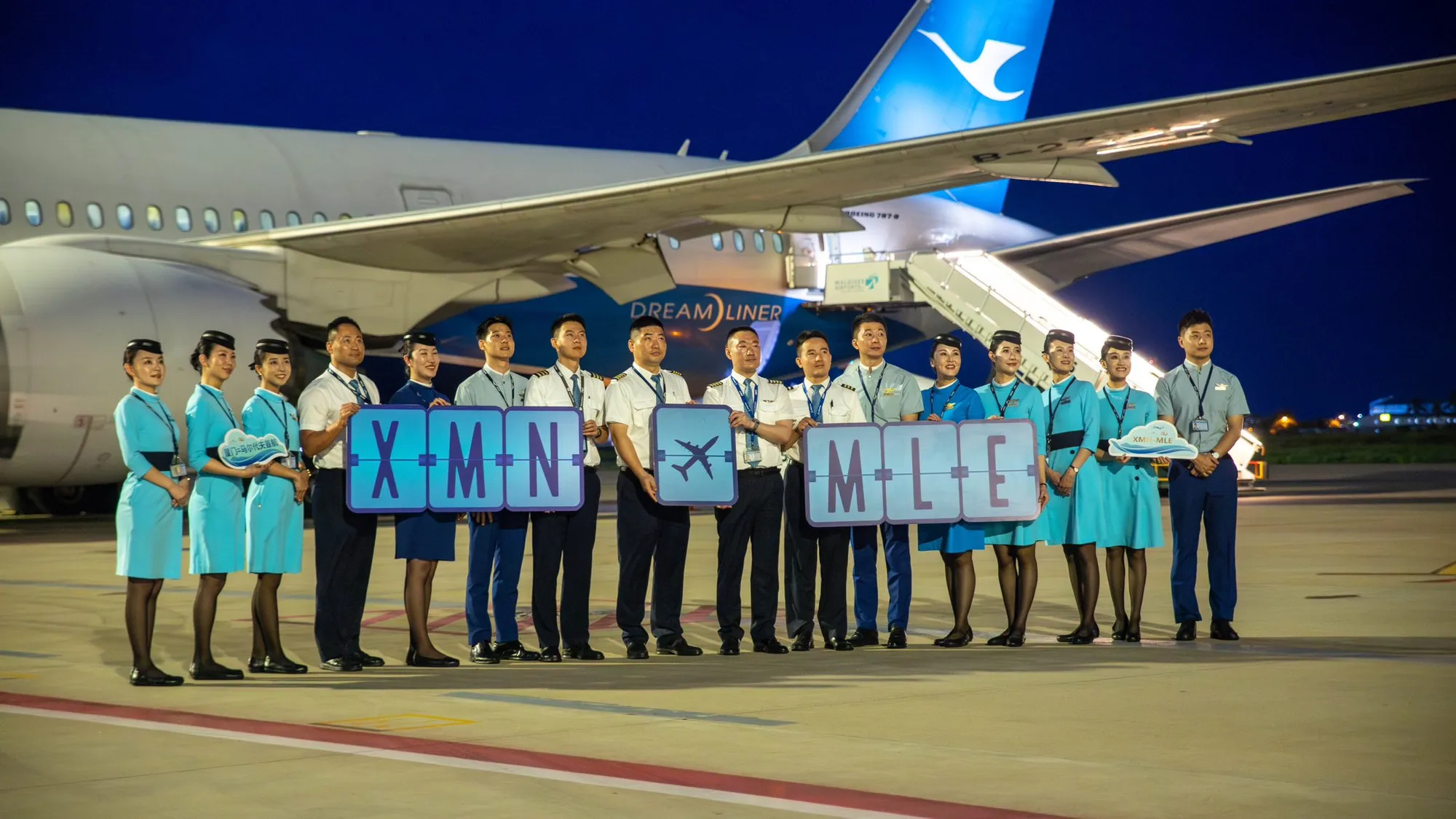 Flight crew from Xiamen Airlines' flight that landed yesterday (Photo/Velana Airport)
