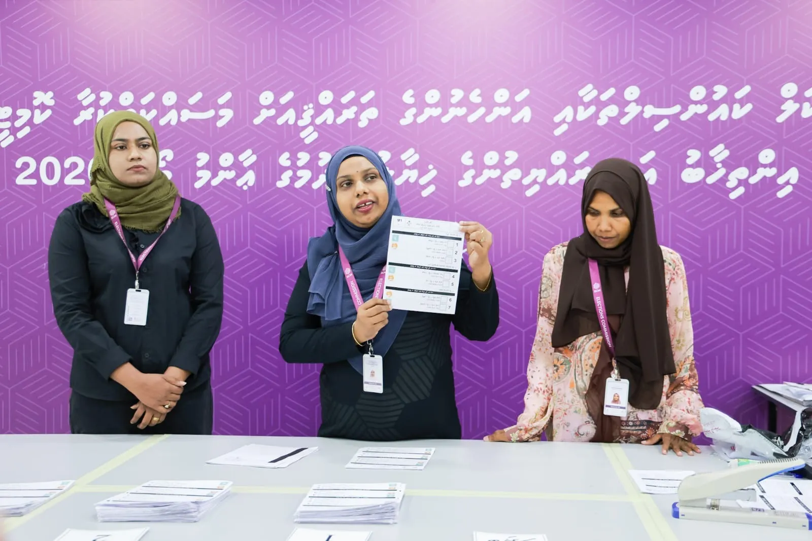 ދ. މީދޫ ކައުންސިލް ރައީސްގެ ވޯޓުފޮށި އަލުން ގުނައިފި؛ ވޯޓެއްގެ ފަރަގުން ގޮނޑި ލިބުނީ އެމްޑީއޭއަށް
