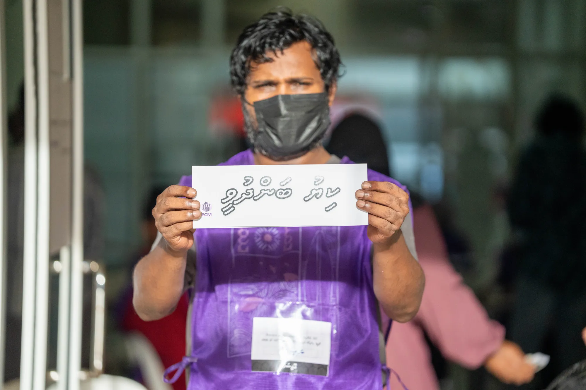 ވޯޓު ކިއުތަކާއި ފޮށިތައް ބަންދުކޮށް، ވޯޓު ގުނުން މިހާރު ދަނީ ކުރިއަށް - ފޮޓޯ: ދުވަސް