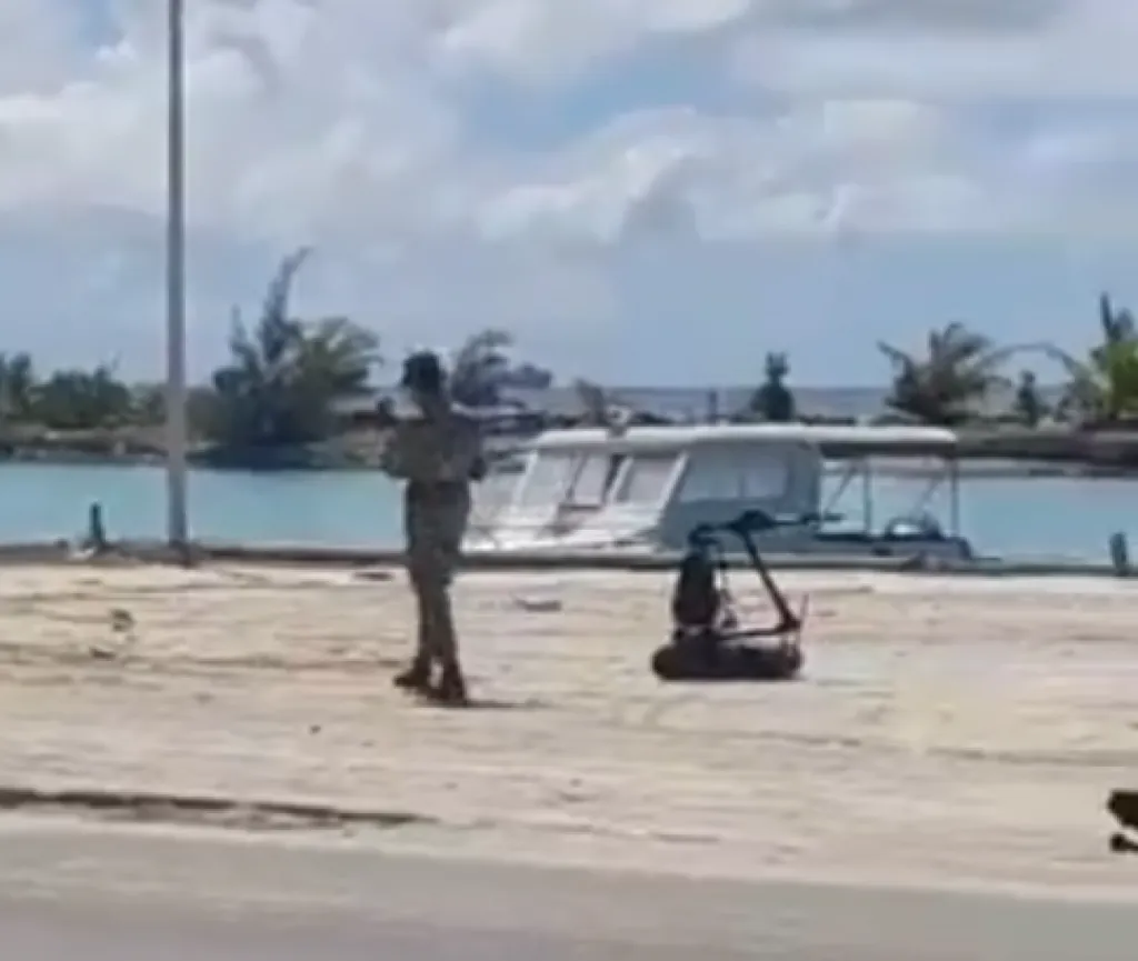 ލަންކާ އަސްކަރިއްޔާގެ ޓްރެއިނިން އިންސްޓްރަކްޓަރުން --- ފޮޓޯ: މީސްމީޑިޔާ