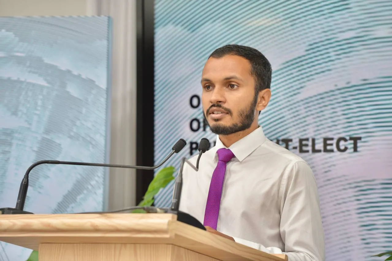 އިންޑިއާ ސިފައިން ރާއްޖޭގައި ބައިތިއްބާނެ ކަމަށް ރައީސް ނަޝީދު ދެއްކެވި ވާހަކަތަކަށް ތަރުޖަމާނު ރައްދުދެއްވައިފި!