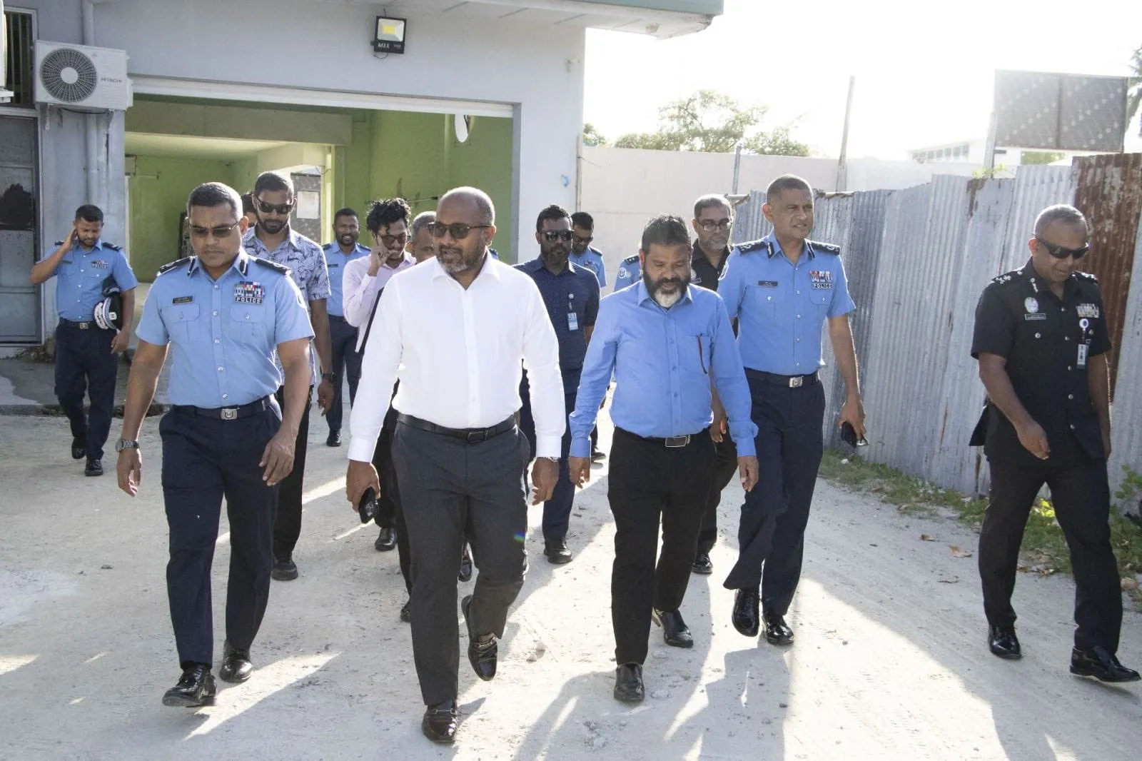 ދާޚިލީ ވަޒީރު މާފުށީ ޖަލަށް ޒިޔާރަތް ކުރެއްވުން -- ފޮޓޯ: ދާޚިލީ ސަލާމަތާއި ފަންނިއްޔާތާ ބެހޭ ވުޒާރާ