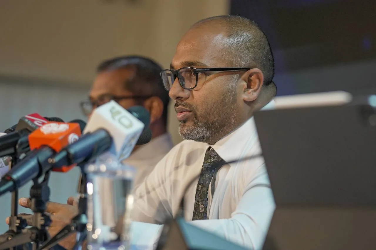 ދާހިލީ ވަޒީރު، އަލީ އިހްސާން މިއަދުގެ ނޫސްވެރިންގެ ބައްދަލުވުމުގައި..