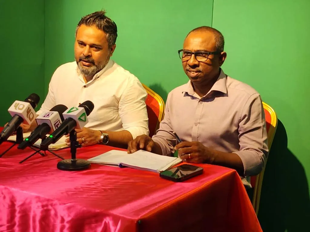 ދި ޑިމޮކްރެޓްސް އާއި ޕީޕީއެމް ގުޅިގެން ކަންމަތީ ބޮޑު ބައްދަލުވުމެއް ބާއްވަނީ