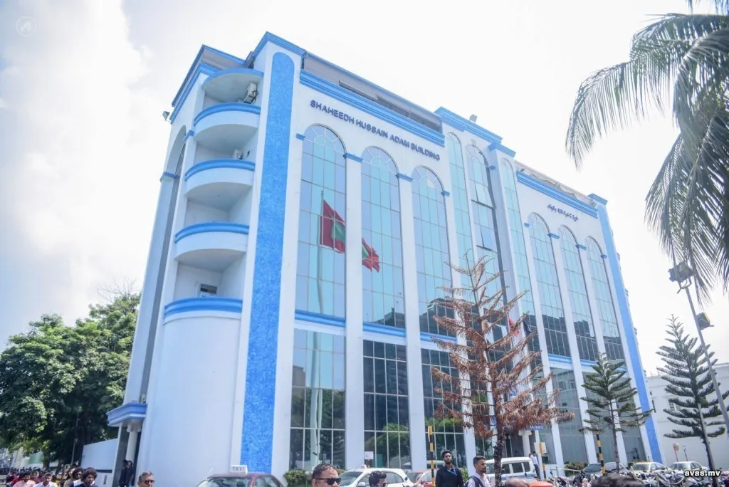 ދިވެހި ބޭސް ކްލިނިކަކު ހަށިވިއްކަމުންދިޔަ ދިވެހީންތަކެއް ހައްޔަރުކޮށްފި!
