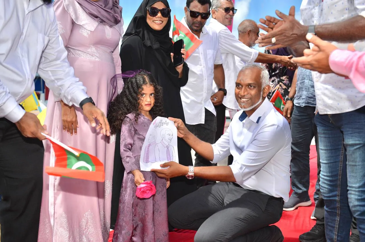 މަޑަވެލިން މުއިއްޒުއަށް ހޫނު މަރުހަބާއެއް!