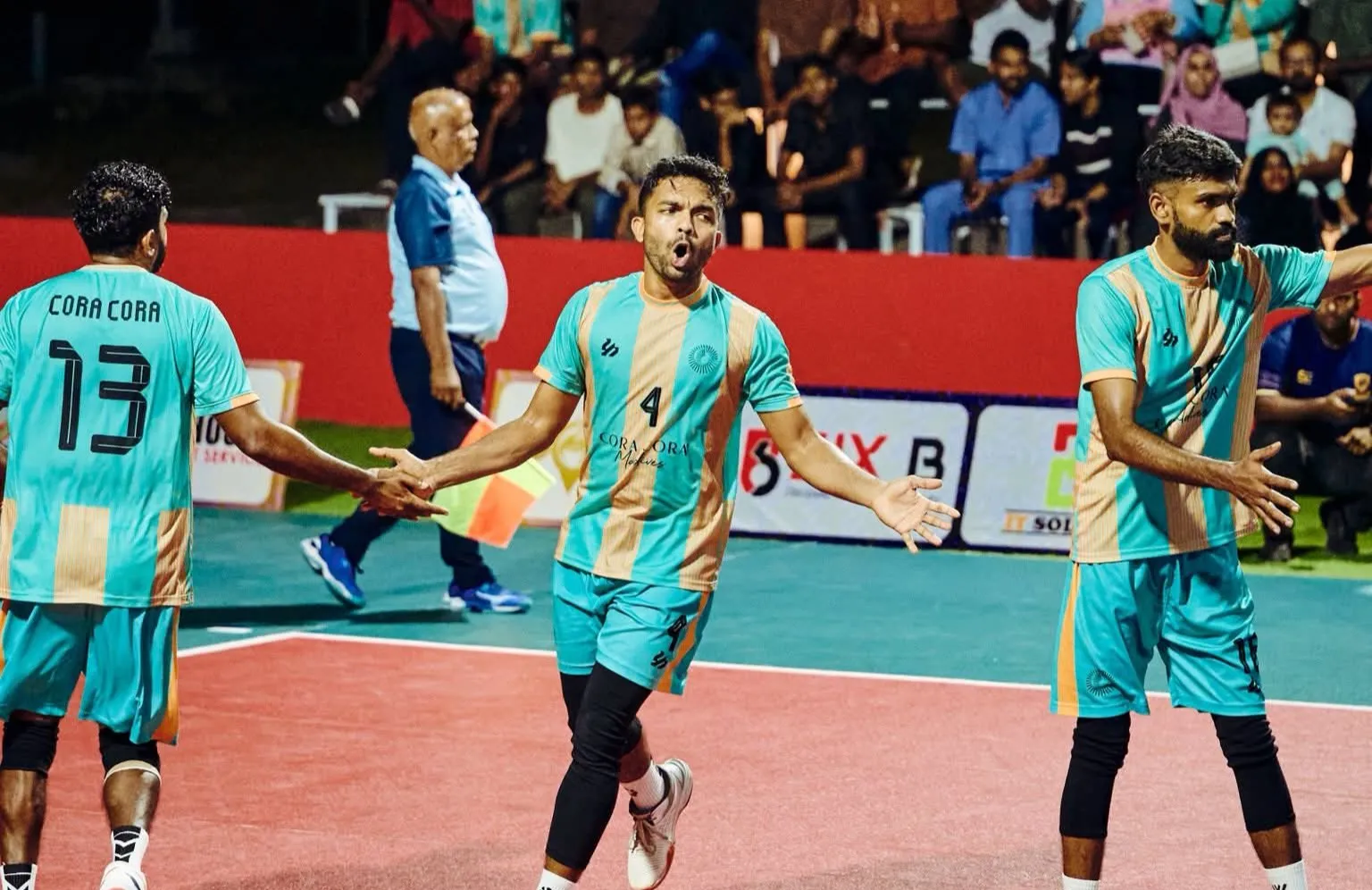 ފަސޭހަކަމާއެކު މީދުއްޕަރު ބަލިކޮށް ކޯރާ ކޯރާ ގުރޫޕްގެ އެއްވަނައަށް