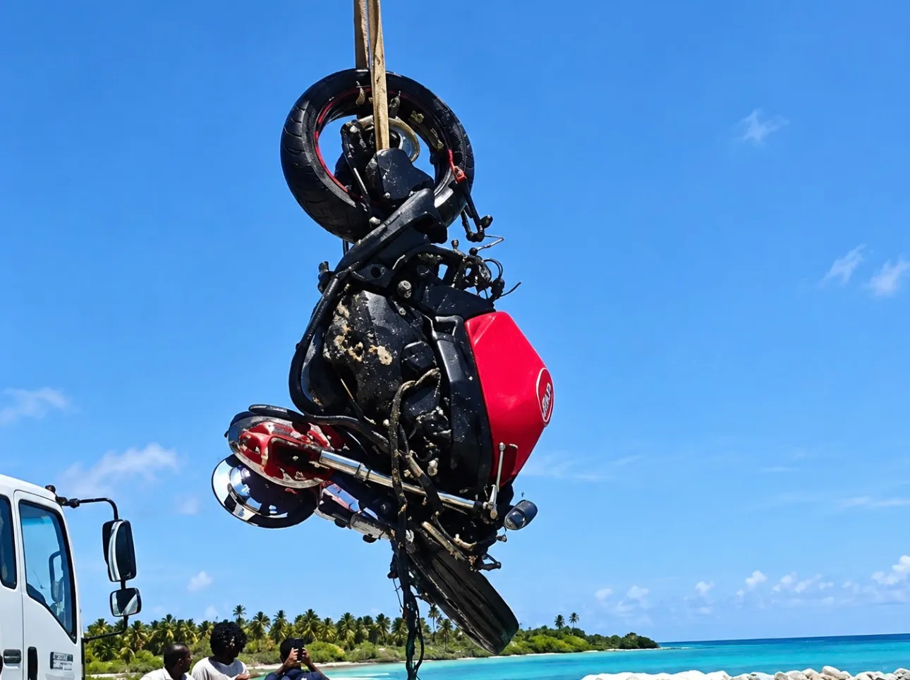 ލ. ގަމުގައި ބޭއްވި ރޭސިންގ މުބާރާތުގައި ސައިކަލެއް މޫދަށް ވެއްޓި ޒުވާނަކު ސީރިއަސް ހާލުގައި