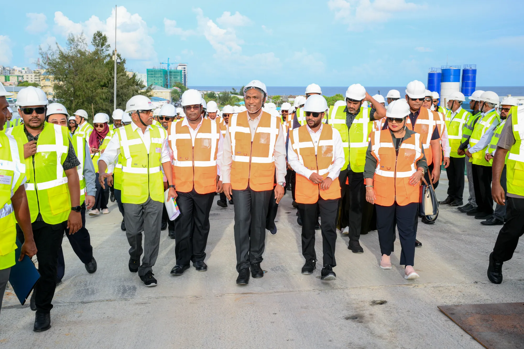 ރައީސް ތިލަމާލޭ ބްރިޖުން ހިންގަވާފައި ވިލިމާލެއަށް ވަޑައިގެންނަވަނީ -- ފޮޓޯ: ރައީސް އޮފީސް