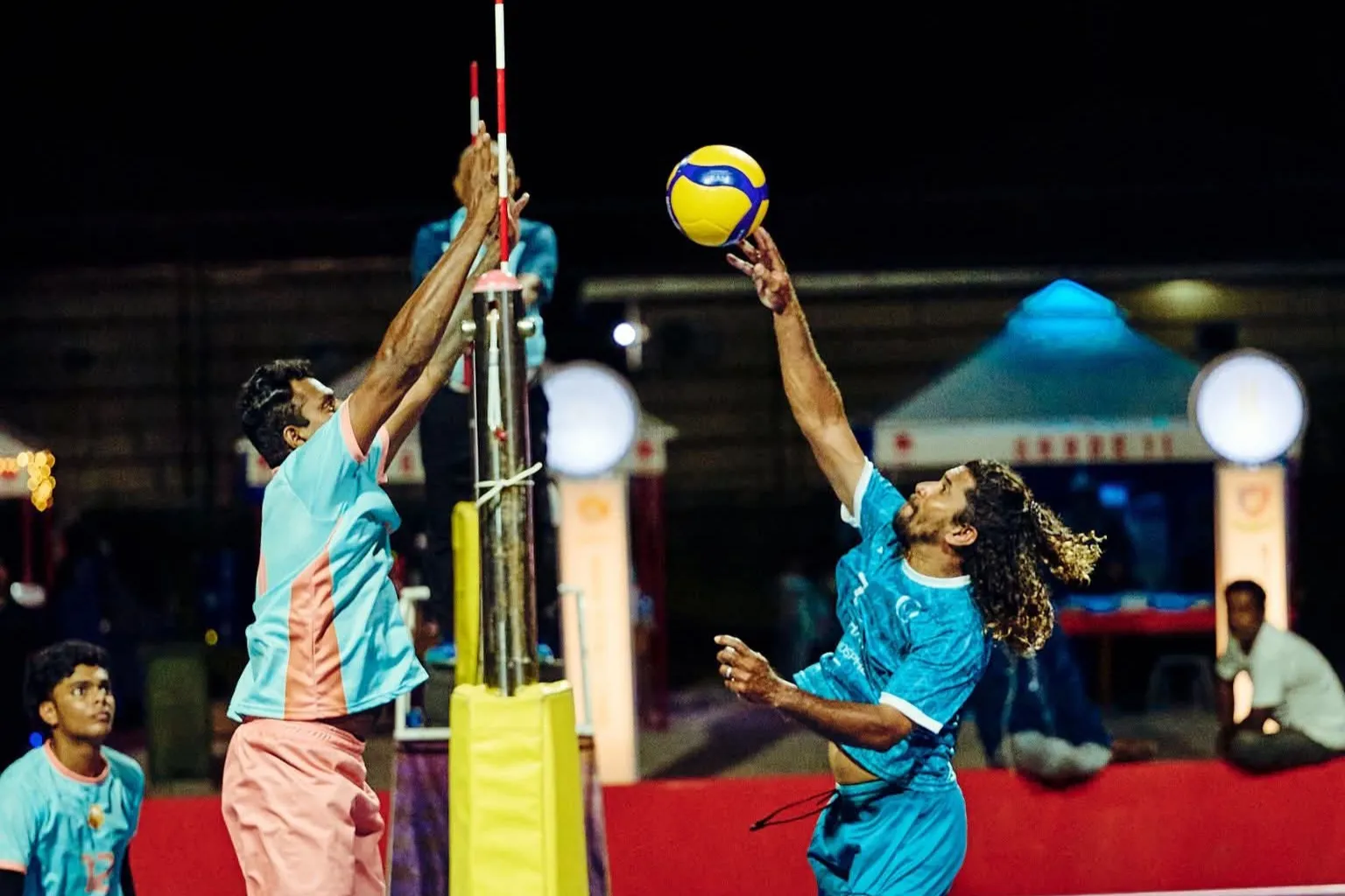 ޖޯލި ބީއިންގ އާއި ރާޔާ ވާދަކުރި މެޗުގެ ތެރެއިން..