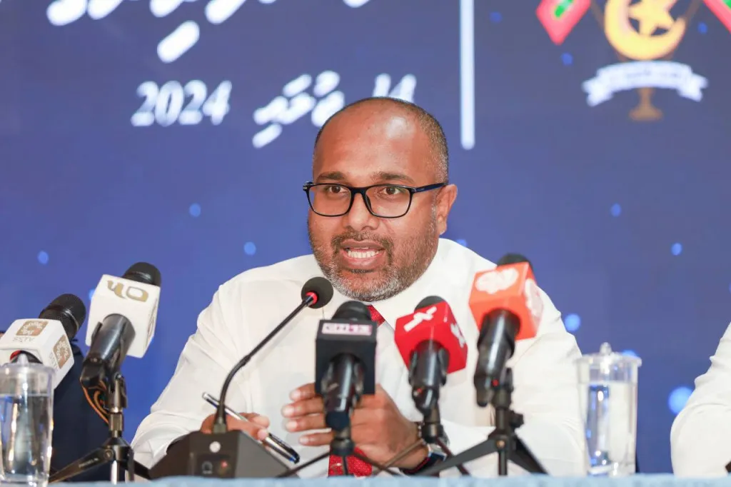 ދާޚިލީ ސަލާމަތާއި ފަންނިއްޔާތާ ބެހޭ ވަޒީރު އަލީ އިޙްސާން