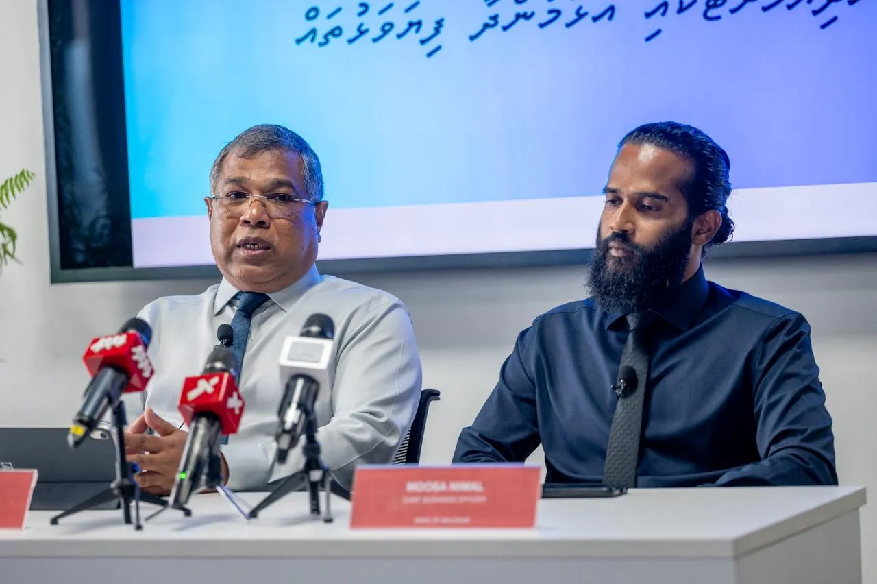 ޑޮލަރު ޑެބިޓް ކާޑު ހައްދާ ފަރާތްތަކަށް 1000 ޑޮލަރު ލިބޭ ޕްރޮމޯޝަނެއް!