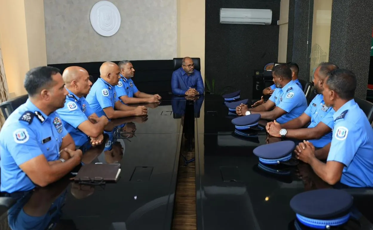 ނުރައްކާތެރި މިޝަން ކާމިޔާބުކުރި ފުލުހުންނަށް ވަޒީރުގެ ހޫނު މަރުހަބާއެއް!