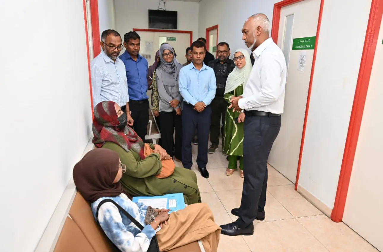 ރައީސުލްޖުމްހޫރިއްޔާ ނެޝަނަލް ތެލަސީމިއާ ސެންޓަރަށް ޒިޔާރަތްކުރެއްވުން: ފޮޓޯ/ ރައީސް އޮފީސް