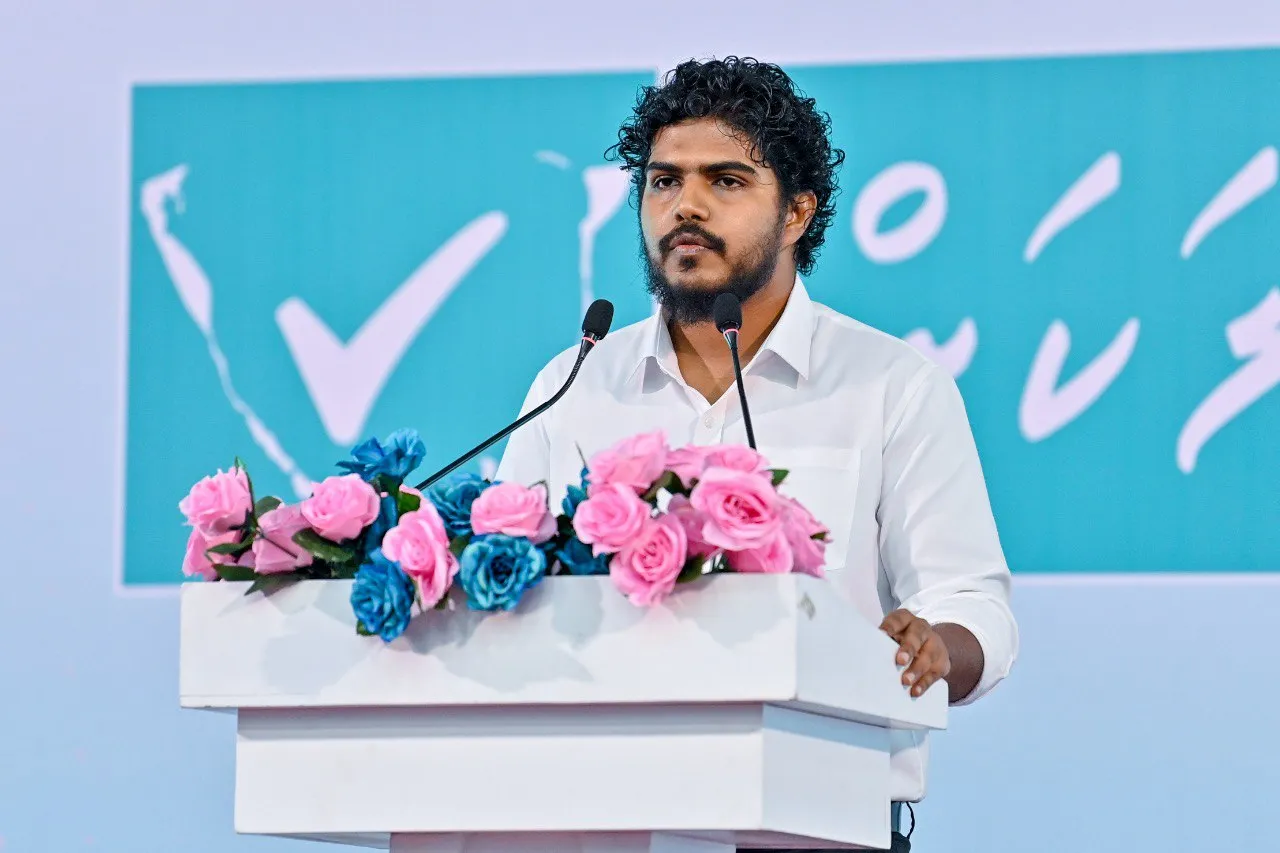 މަޖިލީހުގެ ހިތަދޫ މެދު ދާއިރާގެ މެންބަރު އަޙްމަދު އަޒާން މަރްޒޫޤް: ފޮޓޯ/ޕީއެންސީ