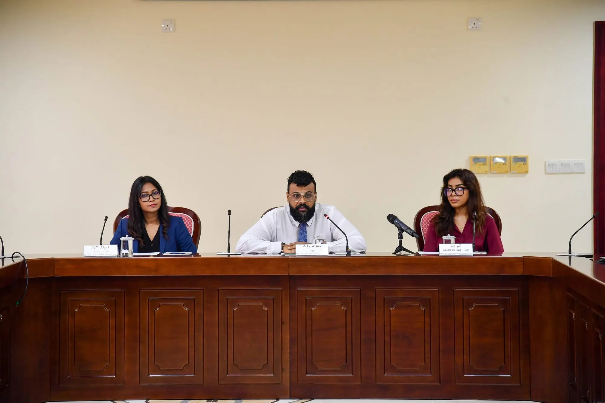 މަޖިލީހުގެ މިއަދުގެ 241 ކޮމިޓީ ބައްދަލުވުމުގެ ތެރެއިން: ފޮޓޯ/ މަޖިލިސް