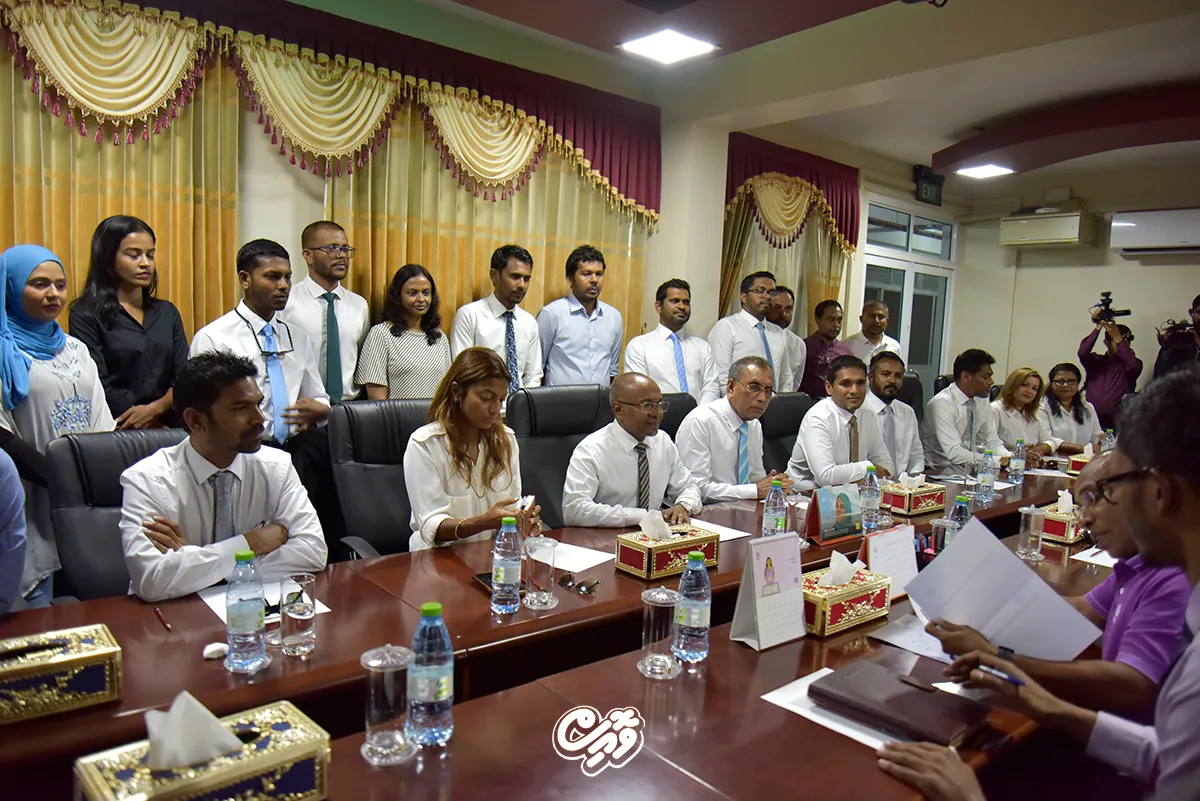 ޕާޓީ ތަކުގެ ދަފްތަރުގައި ދަ ޑިމޮކްރެޓްސް ހިމަނައިފި