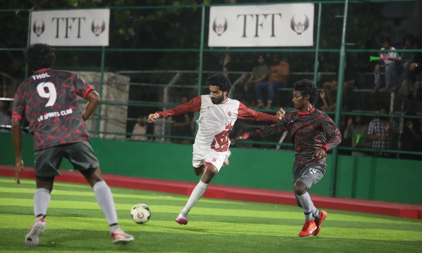 އޮޑި ބަދަވީސް އަތުން މޮޅުވެ، ފައިނަލުގެ ދެވަނަ ޖާގަ އެލްކިއު ލުއްޗާޒް އަށް