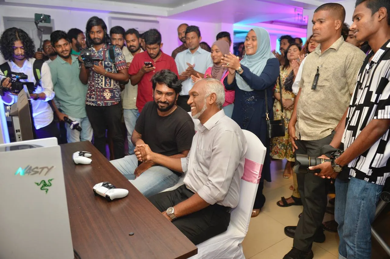 މުޢިއްޒުގެ ވެރިކަމެއްގައި 18 އަހަރު ފުރުމާއެކު އަމިއްލަ ގެދޮރުވެރިކަން!