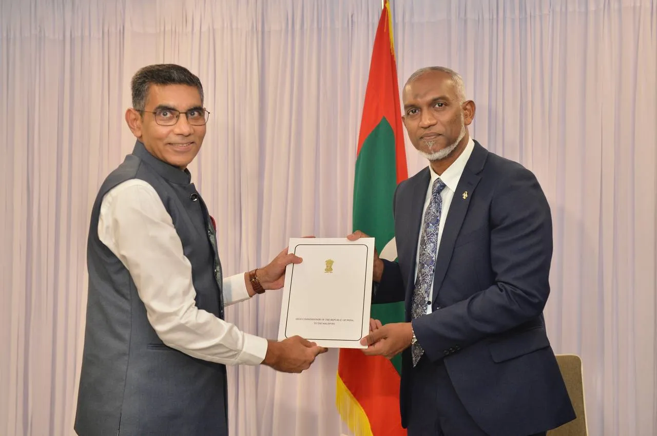 އިންޑިޔާ ސަފީރާވެސް މުޢިއްޒު ބައްދަލުކުރައްވައިފި؛ އެދިލެއްވީ ސިޔާދަތީ މުސްތަޤިއްލުކަން ހިމާޔަތްކުރަން އެއްބާރުލުންދޭން!