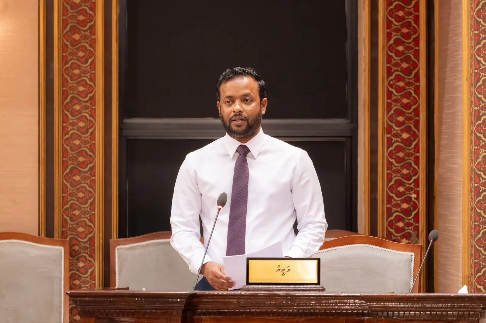 މަޖިލީހުހެ މިއަދުގެ ޖަލްސާގައި ވަޒީރު މުއްޠަލިބު މެންބަރުންގެ ސުވާލަށް ޖަވާބު ދެއްވަނީ: ފޮޓޯ/ މަޖިލިސް