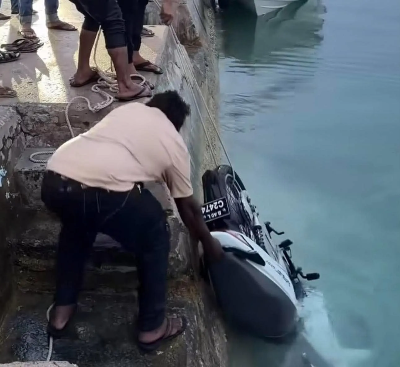 ގދ. ތިނަދޫގައި ސައިކަލެއް ކޮންޓްރޯލުން ނެއްޓި މޫދަށް ވެއްޓިއްޖެ