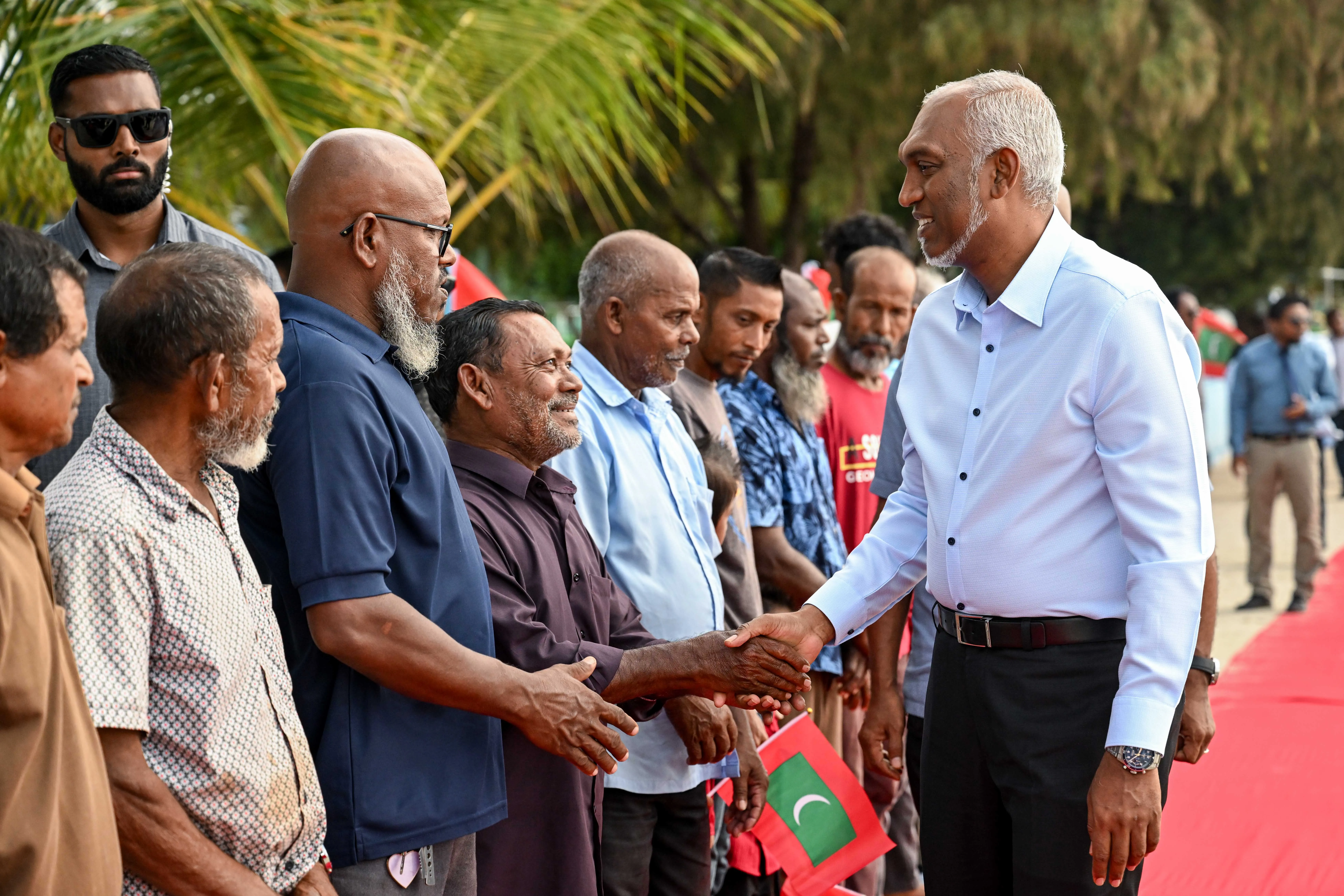 ށ. އަތޮޅުގައި މީހުން ދިރިއުޅޭ ރަށްރަށަށް ކުރައްވާ ހަތަރު ދުވަހުގެ ދަތުރުފުޅެއްގައި ރައީސުލްޖުމްހޫރިއްޔާ ފުރާވަޑައިގެންފި