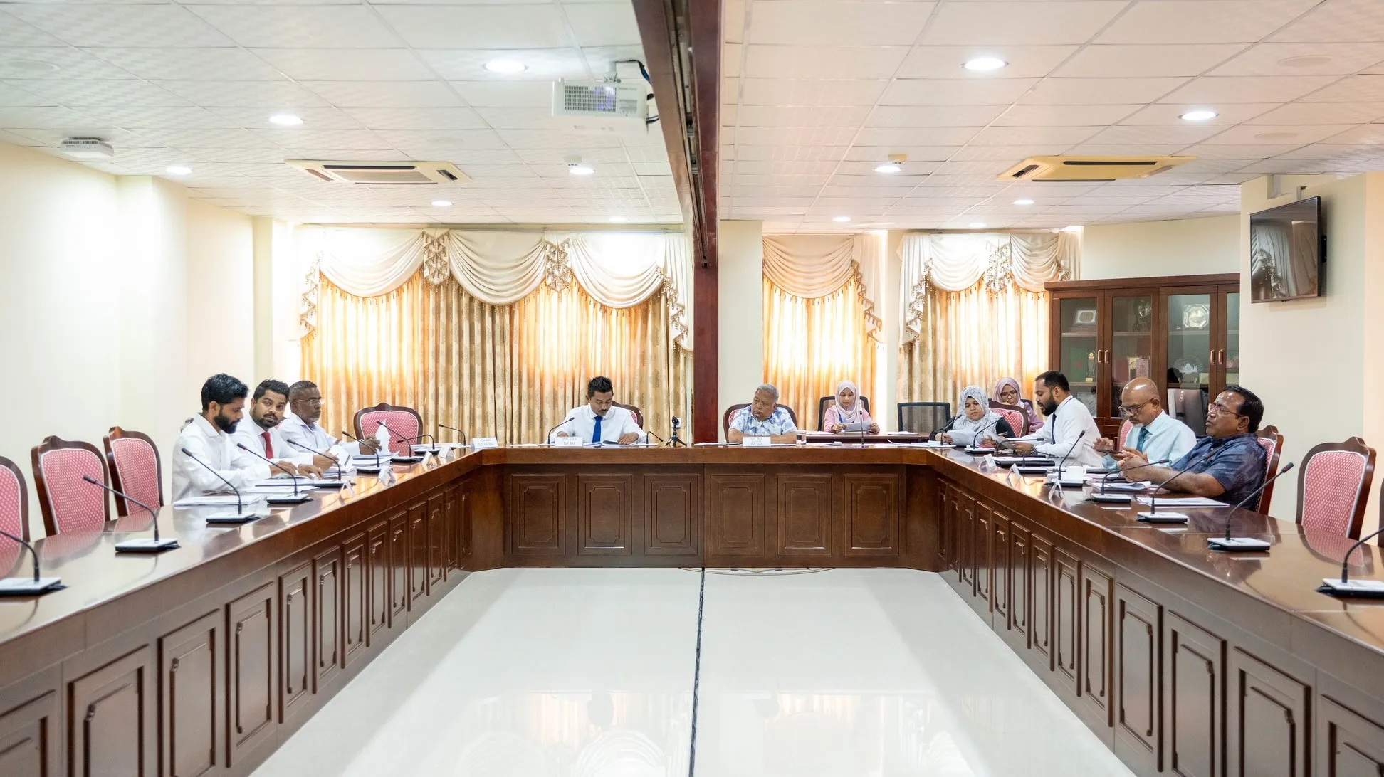 މާލިއްޔަތު ކޮމީޓިގެ މިއަދުގެ ބައްދަލުވުމުގެ ތެރެއިން... ފޮޓޯ: މަޖިލިސް