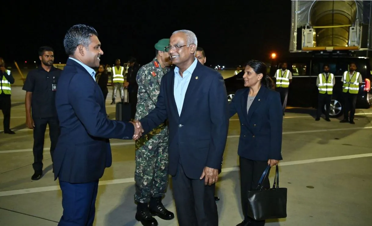 އިނގިރޭސި ވިލާތަށް ކުރައްވާ ރަސްމީ ދަތުރުފުޅެއްގައި ރައީސުލްޖުމްހޫރިއްޔާ ފުރާވަޑައިގެންފި
