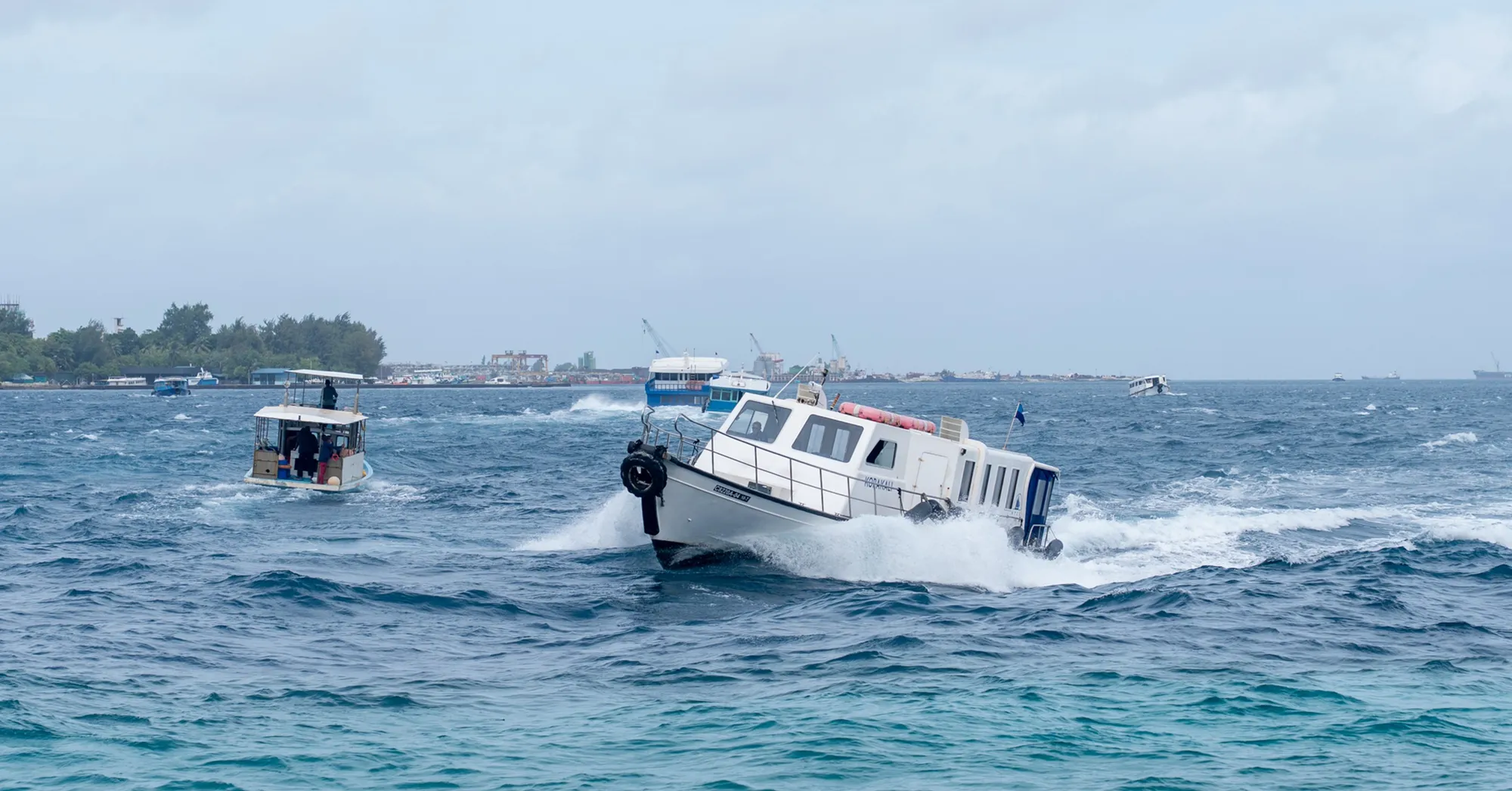 ދުވަހުގެ މޫސުން: ވަޔާއި ކަނޑު ވަރަށް ގަދަ – ރާއްޖޭގެ ބޮޑު ސަރަހައްދަކަށް ރީނދޫ ސަމާލު