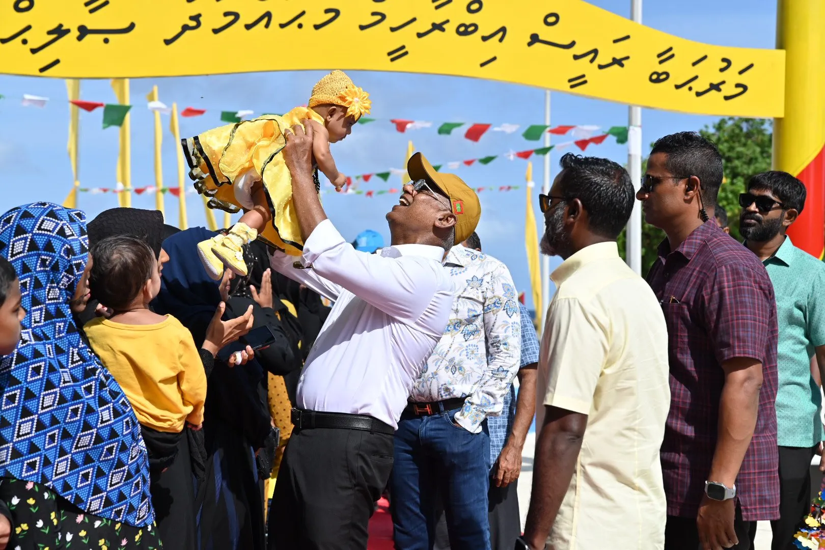 ރާއީސް ޞާލިހުގެ ށ ދަތުރު: ކެންޕެއިން ޓީމު ނޫމަރާއަށް ވަޑައިގެންފި!