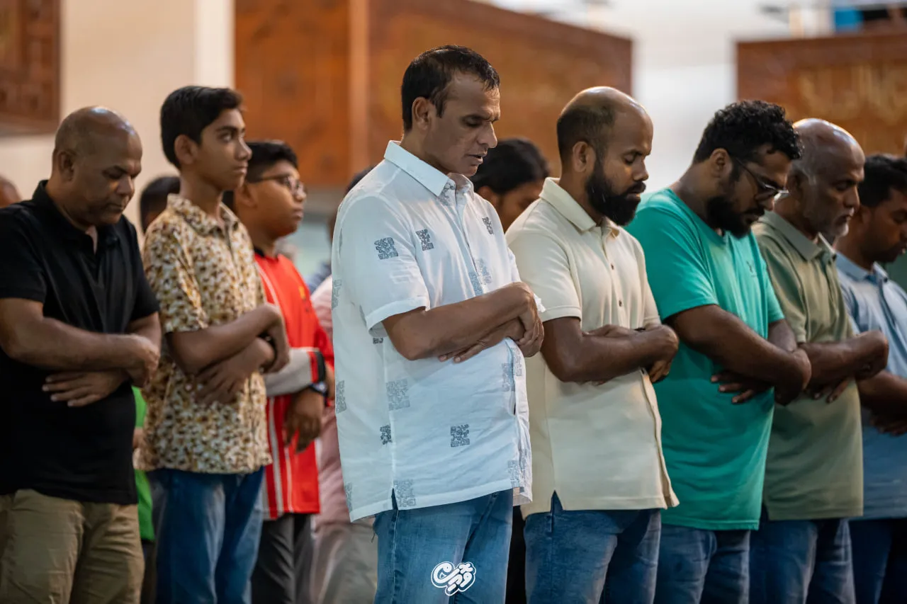 ބަޔަކު ނަމާދު ކުރަނީ- ފޮޓޯ/ ވޮއިސް