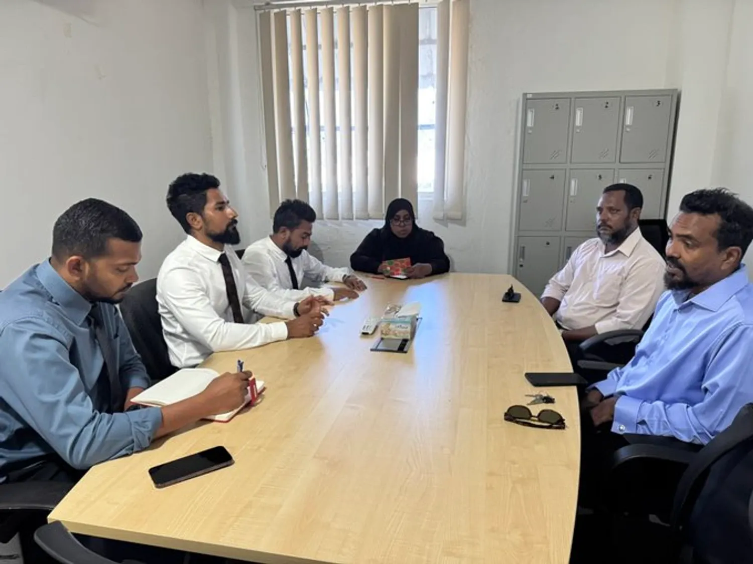 މިއަދު ބޭއްވުނު މި ބައްދަލުވުމަކީ ދިއްދޫގެ ތިމާވެށި ރައްކާތެރިކުރުމަށާއި، ރަށުގެ ފެހިކަން އިތުރުކުރުމަށް ސަރުކާރުން ފަށާފައިވާ މި ބިޔަ މަޝްރުޢޫގެ ދަށުން އެ ރަށުގައި ކުރިއަށްގެންދާނެ ހަރަކާތްތައް ރޭވުމަށް ބޭއްވުނު ބައްދަލުވުމެކެވެ. މި ބައްދަލުވުމުގައި 5 މިލިއަން ގަސް އިންދުމުގެ މަޝްރުޢޫގެ އިސް ބޭފުޅުންނާއި، ކުރިމަގު ޖަމިއްޔާގެ އިސްވެރިން ބައިވެރިވެވަޑައިގެންނެވިއެވެ.
