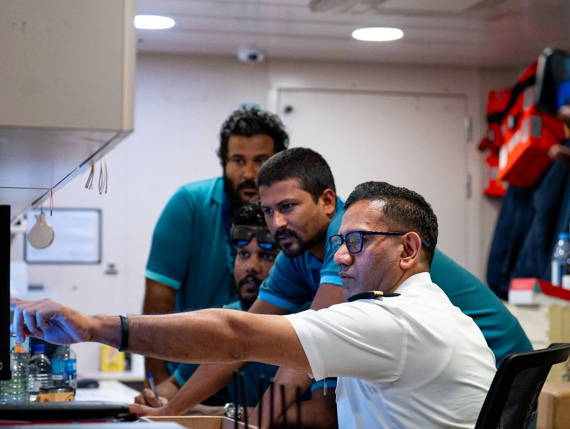 އެމްޕީއެލްއިން ވެސް މުވައްޒަފުން ވަކިކުކޮށް އަދަދު މަދުކުރަން ނިންމައިފި