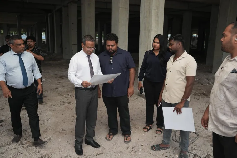 އައްޑޫ ސިޓީ ކޯޓު ކޮމްޕްލެކްސްގެ މަސައްކަތް ކުރިޔަށްދާ ގޮތް އުއްތަމަ ފަނޑިޔާރު ބައްލަވައިލައްވައިފި