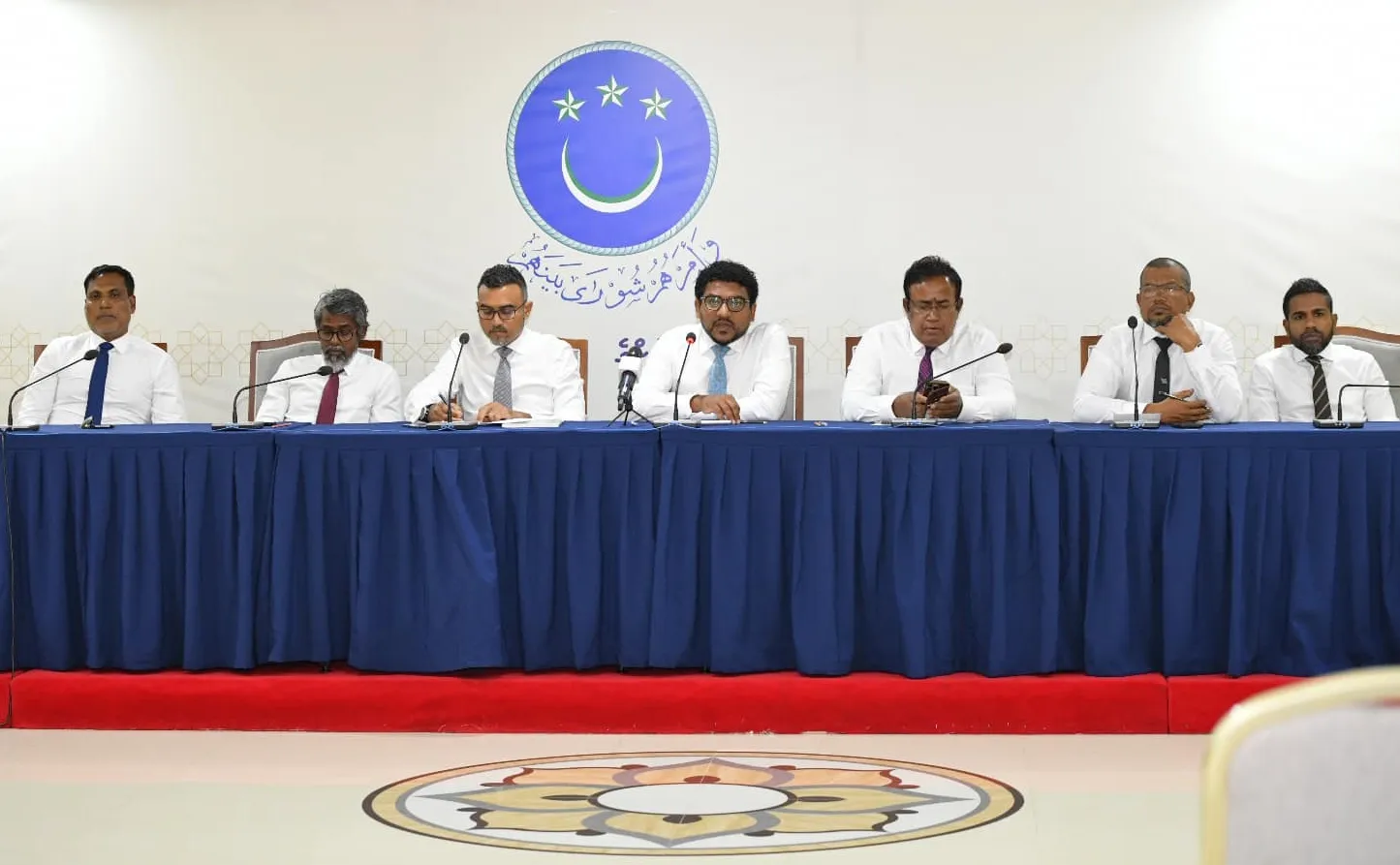 އެމްޑީޕީ ޕީޖީ ގްރޫޕްގެ އެންމެބޮޑު އެއް ކަންބޮުޑުވުމަކީ، އަދިވެސް ބަޖެޓްފޮތް ލިބިފައިނުވުން