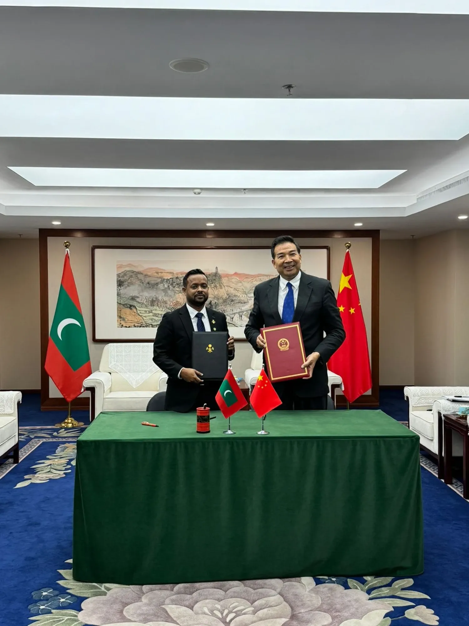 ދިވެހި ސަރުކާރާއި ޗައިނާ ސަރުކާރާއި ދެމެދު ލެޓަރ އޮފް އެކްސްޗޭންޖެއްގައި ސޮއިކޮށްފި