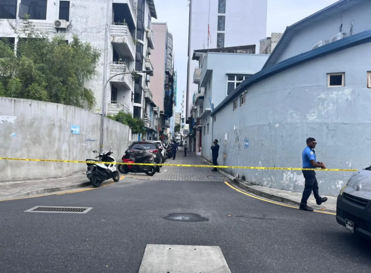 ޒަޚަމްތަކާއެކު މީހަކު އޮއްވާ ފެނުނު ސަރަހައްދު: ފޮޓޯ/ ޝުރުފާ މުހައްމަދު