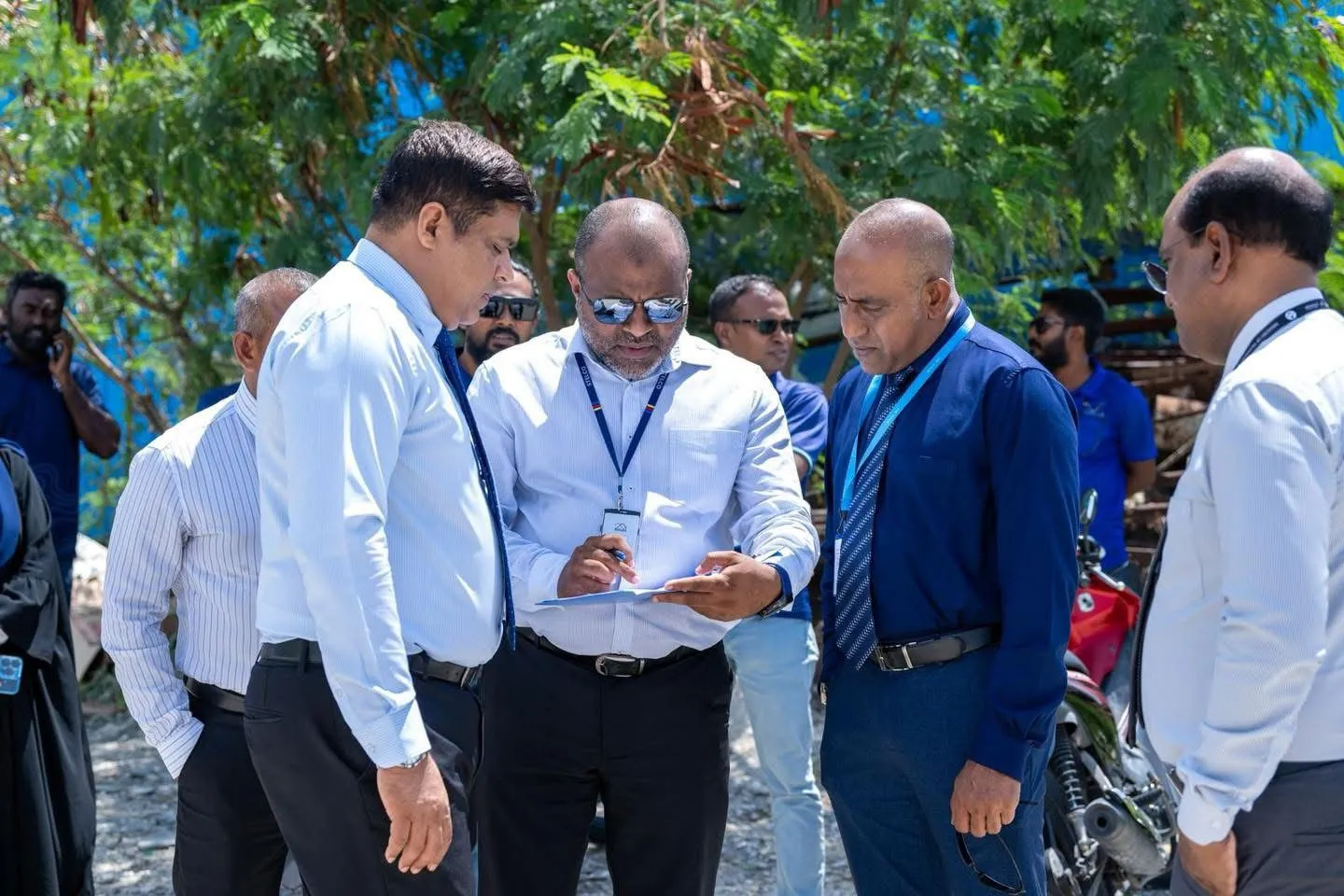 ސަރުކާރުގެ ޓެކްސީ ލައިންގެ ވެހިކަލްތަކަށް ބިމެއް ހަމަޖެއްސުން -- ފޮޓޯ: ޓްރާސްޕޯޓް މިނިސްޓްރީ