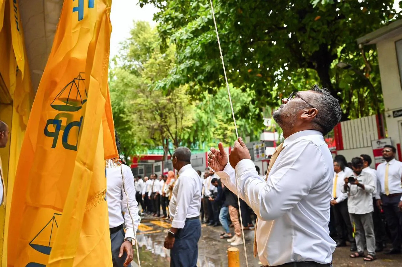 އެމްޑީޕީގެ އަހަރީ ދުވަސް ފާހަގަކުރުމަށް މިއަދު ބޭއްވި ދިދަ ނެގުމުގެ ރަސްމިއްޔާތުގެ ތެރެއިން: ފޮޓޯ/ އެމްޑީޕީ