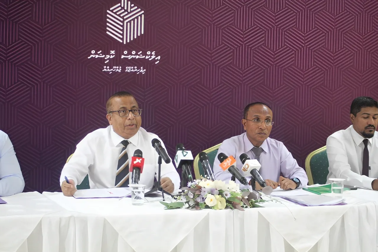 ނޭނގި ޕާޓީ ބަދަލުކުރާކަމުގެ ޝަކުވާތައް ކެނޑިނޭޅި އަންނަނީ ލިބެމުން: އީސީ
