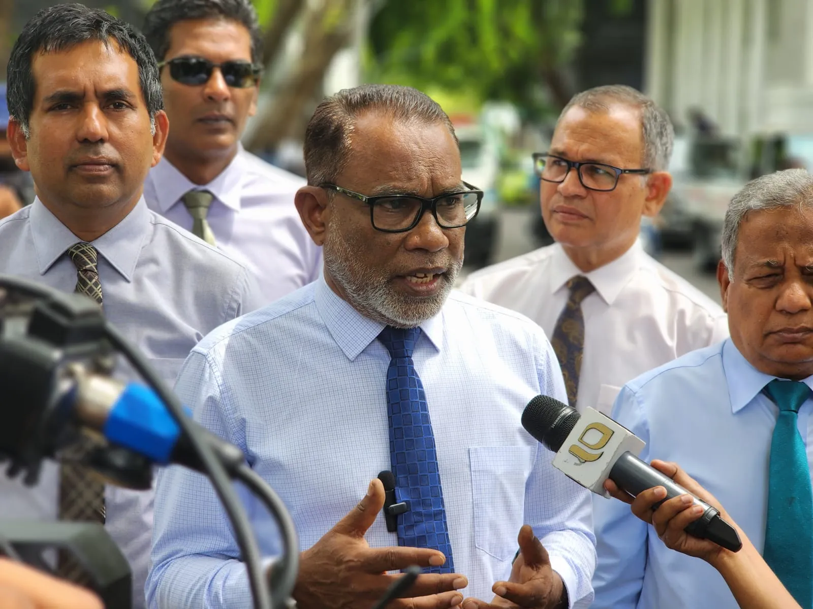 ރައްޔިތުންގެ ސުވާލުތައް ހިފައިގެން ދިޔައިމަ، ޖަވާބު ނުދީ ފިލަނީ ރައީސްގެ ފިނޑިކަމުން: އިދިކޮޅު