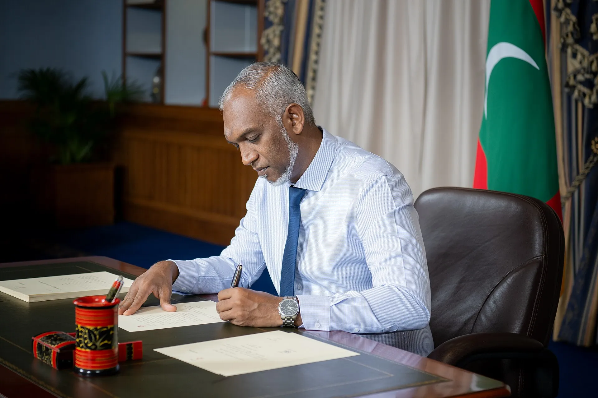 ރައީސް ޑރ. މުހައްމަދު މުއިއްޒު ރައީސް އޮފީހުގައި