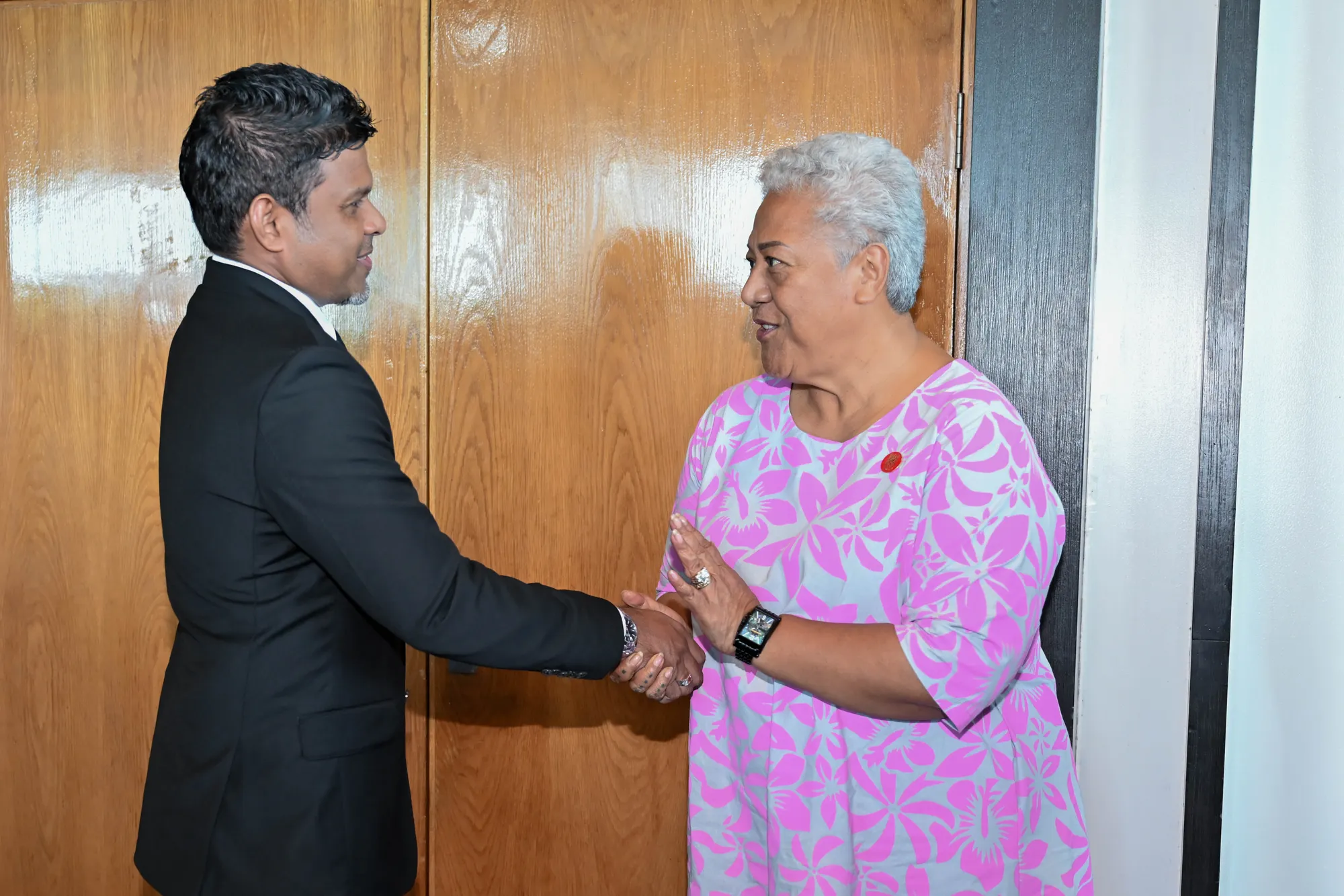 ނައިބު ރައީސް، ސަމޯއާގެ ބޮޑުވަޒީރާއި ބައްދަލުކުރެއްވުން-- ފޮޓޯ: ރައީސް އޮފީސް