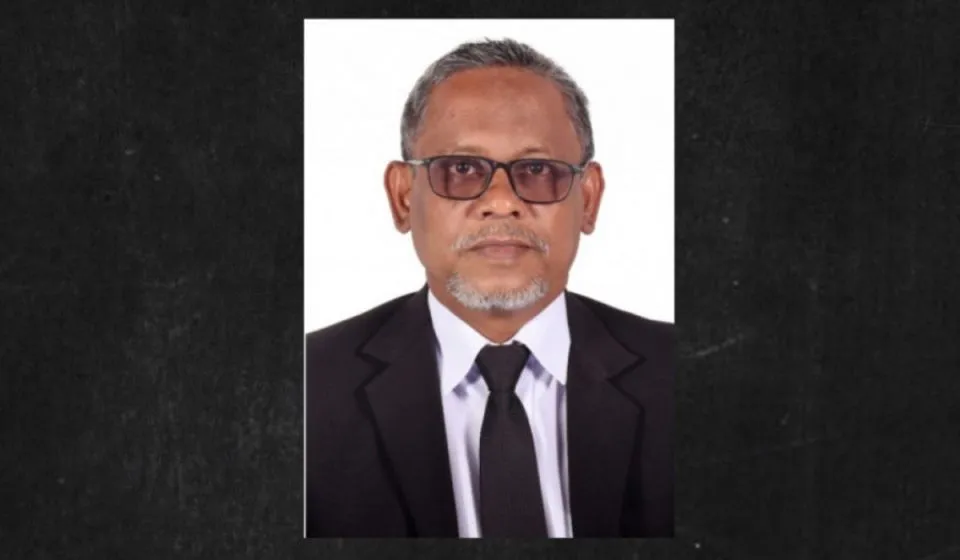 ވަރިވާން އެދުނު އަންހެންމީހާއަށް ގުޅައި މެސެޖްކުރި އިސްމެޖިސްޓްރޭޓް މަގާމުން ވަކިކުރުމަށް ނިންމައިފި!